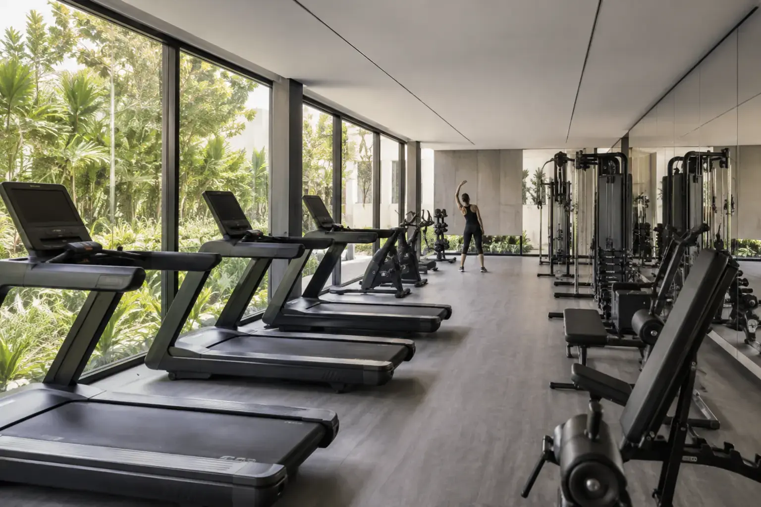 Academia equipada do condomínio Áurea Residence com vista para o paisagismo